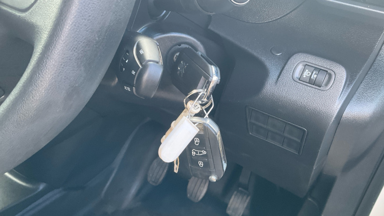 Peugeot Partner Standard Diesel 1000 1.5 BlueHDi 100 Professional Van